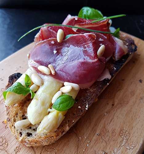 Tartines asperges & jambon Ibérique bellota