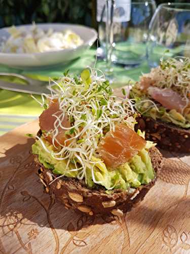 Tartines avocat et thon fumé