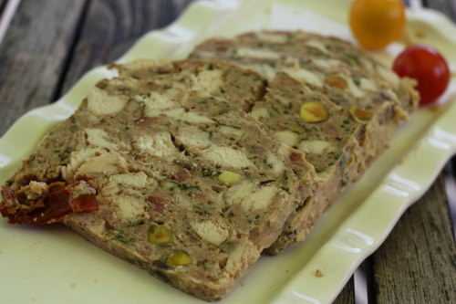 Terrine de poulet aux pistaches et tomates séchées