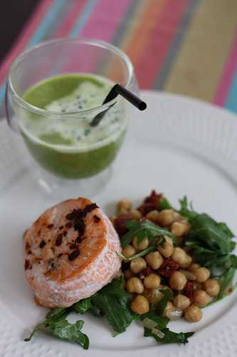 Tournedos de saumon, salade de pois chiche