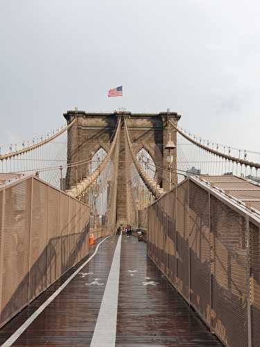 Traversée à pied du Pont de Brooklyn, New-York