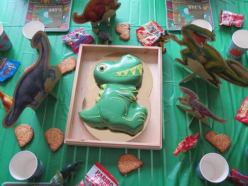 Une fête d'anniversaire et un gâteau Dinosaure pour les 4 ans de mon p'tit bonhomme