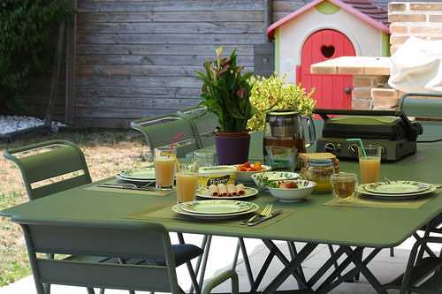 Vive l'été, le soleil, la terrasse et notre nouveau salon de jardin !