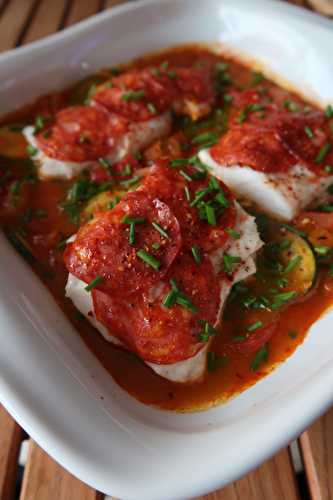 Pavé de merlu au chorizo, tomates et courgettes