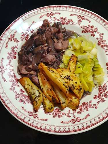 Poulet aux champignons, sauce au vin rouge