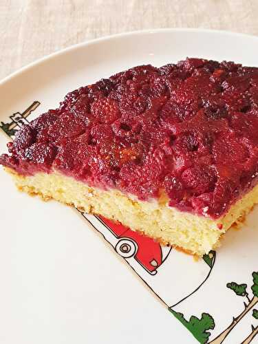 Gâteau façon tatin aux framboises caramélisées