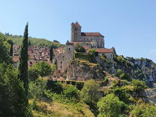 Le village médiéval de Saint Cirq-Lapopie dans le Lot