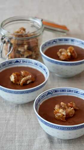 Mousse au chocolat, croquants de fruits secs caramélisés