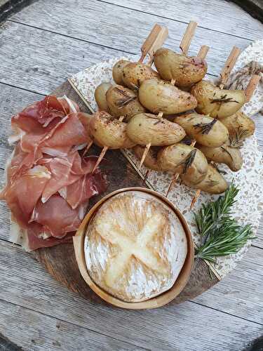 Roucoulons boisé au Barbecue, brochettes de pommes de terre au romarin