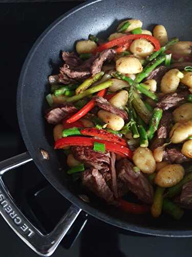 Sauté de boeuf aux légumes croquants et gnocchis