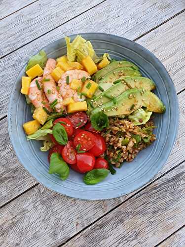 Bowl d'été aux crevettes et crudités