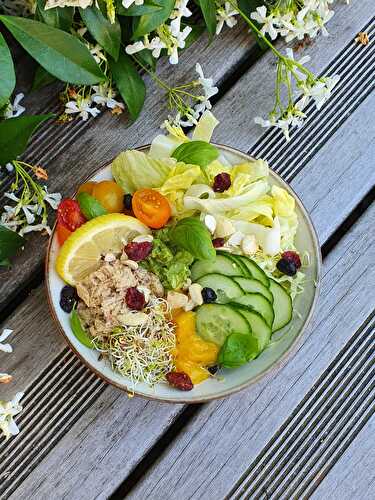 Salade Bowl au thon, riz au safran et aux amandes