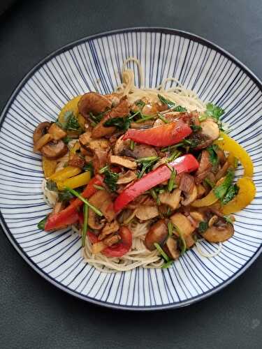 La recette rapide et gourmande du wok de poulet aux poivrons et champignons