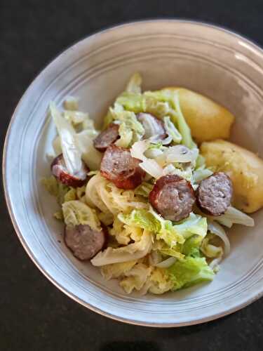 Chou vert aux pommes de terres et saucisses fumées