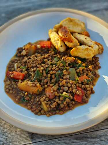 Comment cuisiner des lentilles vertes avec des poivrons et tomates ?