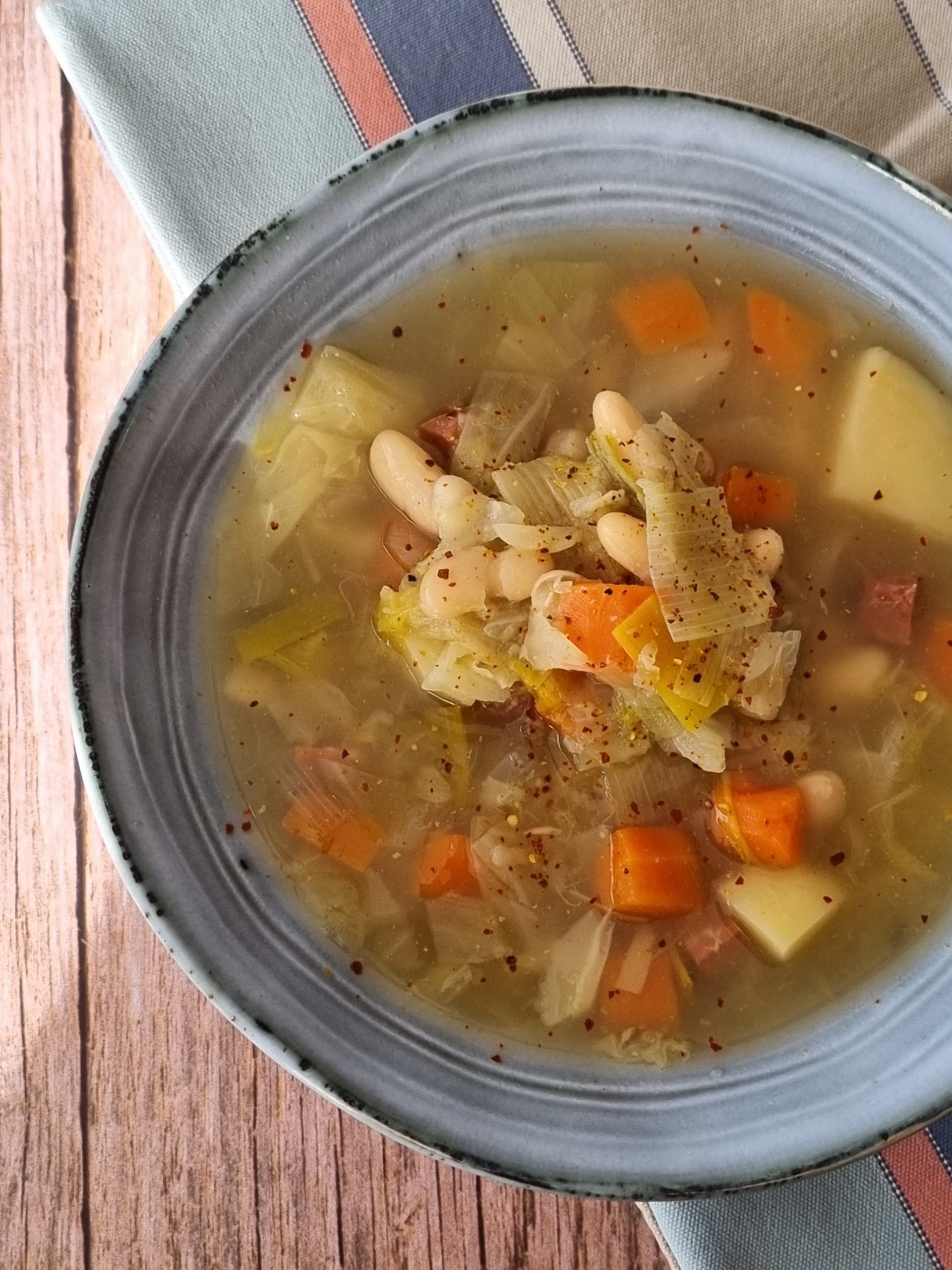 La recette traditionnelle de la soupe Elzekaria (garbure basque)