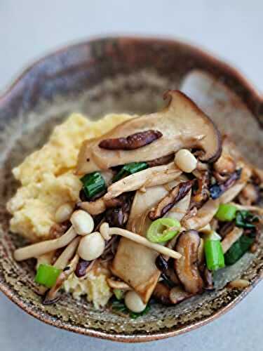 Polenta moelleuse, poêlée de champignons asiatiques