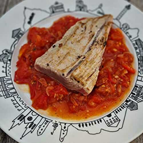 Thon snacké à la plancha, compotée de tomates au chorizo