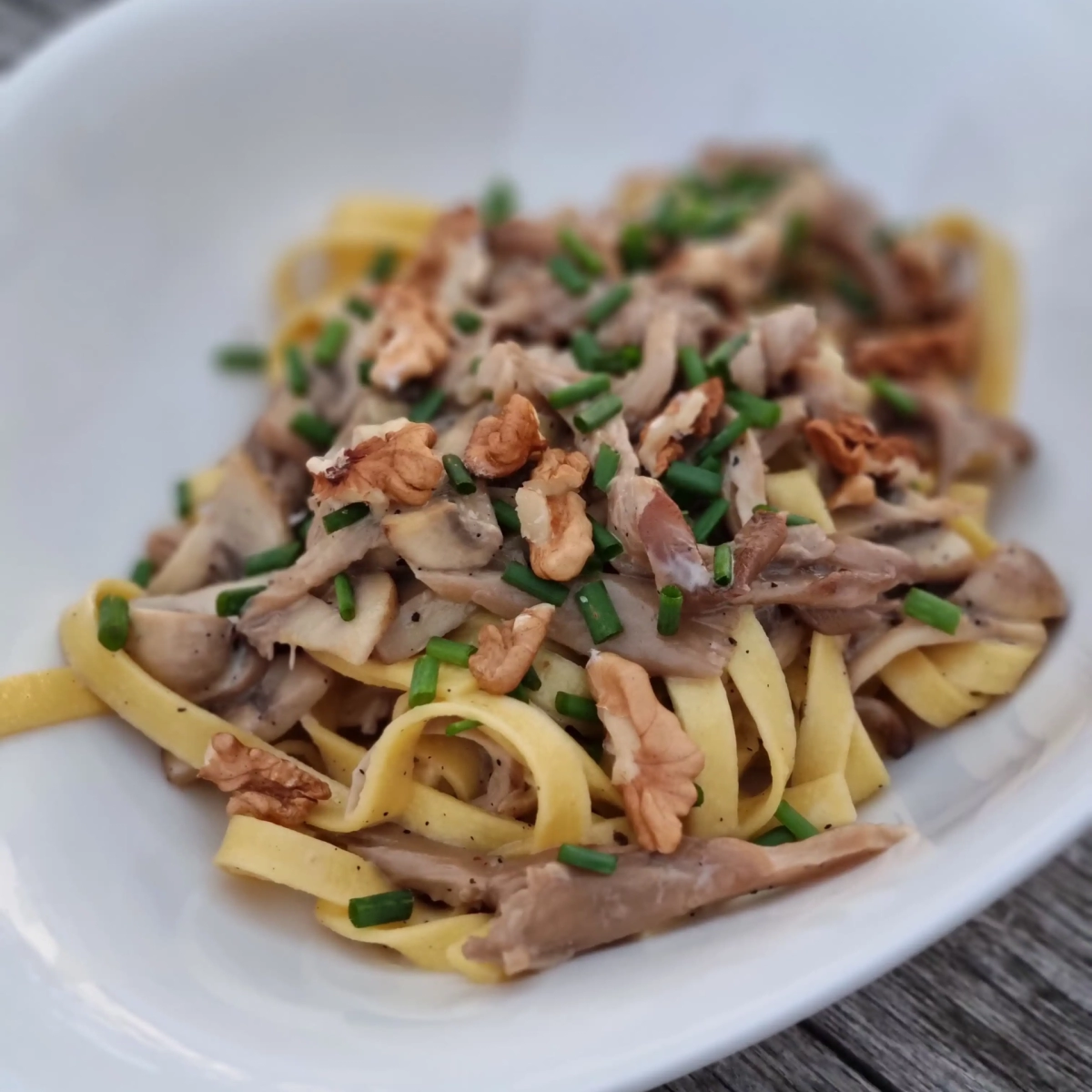 Tagliatelles fraiches aux pleurotes et aux noix