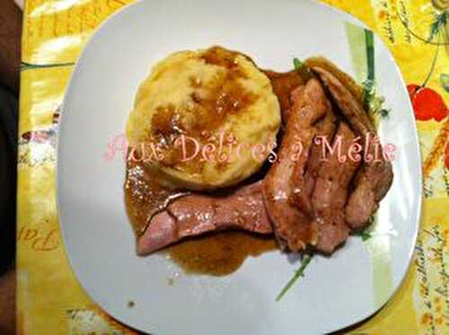 Aiguillettes de canard et purée aux deux pommes