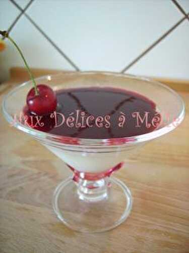 Panacotta et coulis de fruits rouges