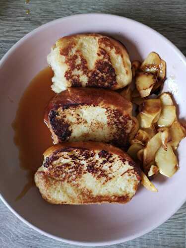 Brioche perdue, pommes caramélisées et caramel beurre salé