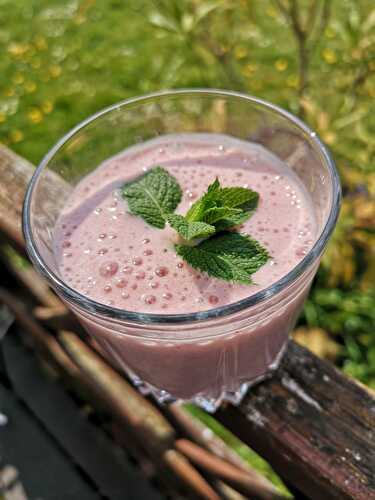 Milkshake fraises bananes et menthe fraîche