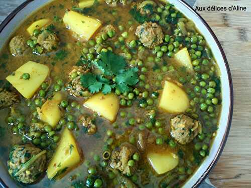 Tajine de keftas aux petits pois et pommes de terre