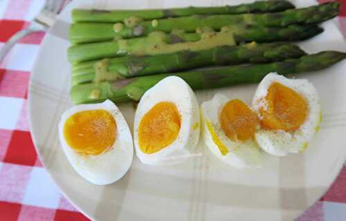 Asperges vertes en vinaigrette et œufs mollets au M. Cuisine
