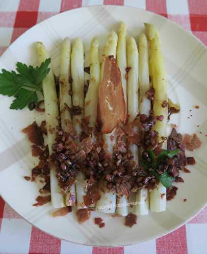 Asperges vinaigrette aux chips de bacon