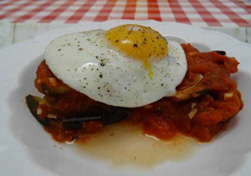 Aubergine à la sauce  tomate et œuf à cheval -light-