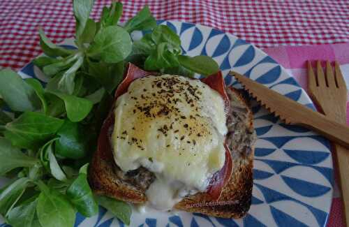 Bruschetta à la crème de champignons, jambon cru et raclette