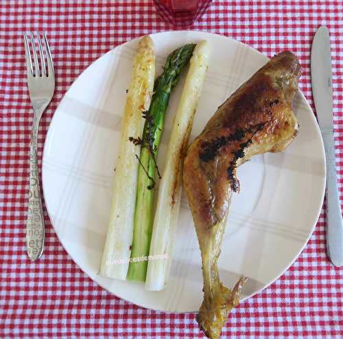 Cuisses de poulet marinées au coca et asperges au grill plancha