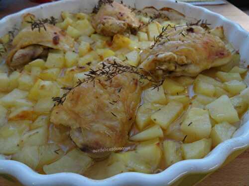 Hauts de cuisses de poulet et pommes de terre en sauce, au four