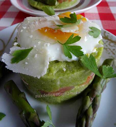 Mousse d'asperges vertes au saumon et son œuf