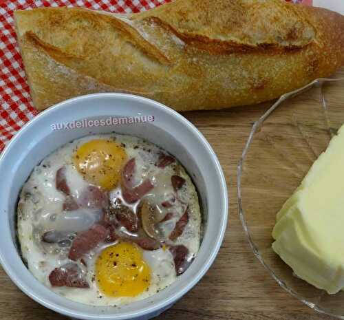 Oeufs  cocotte au magret de canard séché et champignons