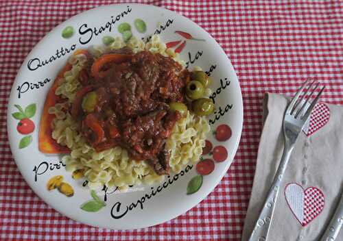 Onglet de bœuf, sauce tomate aux poivrons et olives  - auxdelicesdemanue