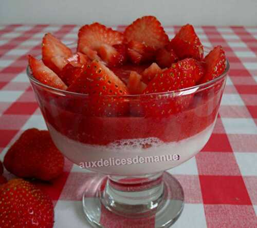 Panna cotta au lait de coco et coulis de fraises -LIGHT-