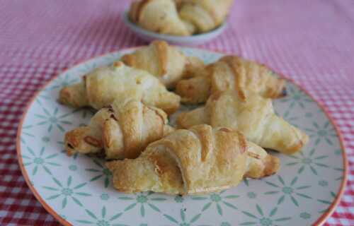 Petits croissants au fromage et jambon