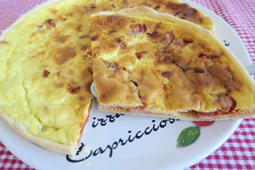 Quiche aux knackis, jambon et sauce tomate