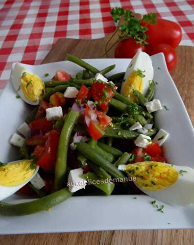 Salade d'haricots verts, tomates, œufs et feta