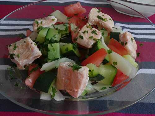 Salade de courgettes et légumes au saumon