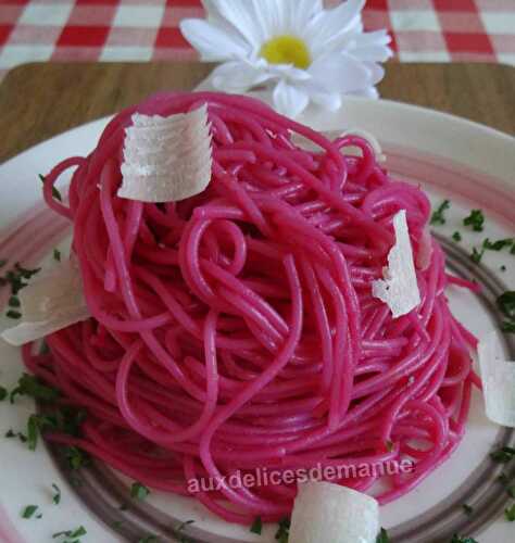 Spaghetti à l'ail et piment, à la purée de betterave