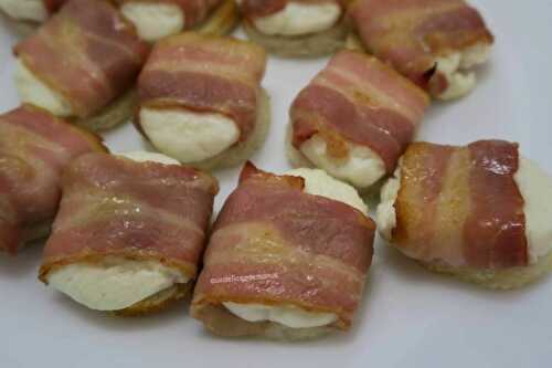 Toasts au chèvre frais et poitrine fumée