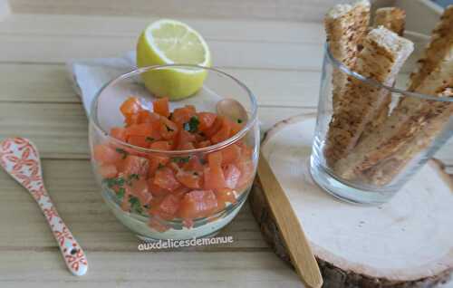 Verrines d'avocat au fromage blanc et saumon fumé