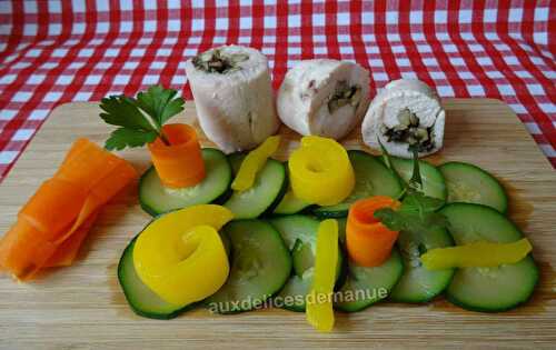 Ballottines de poulet farcies aux champignons et ses légumes