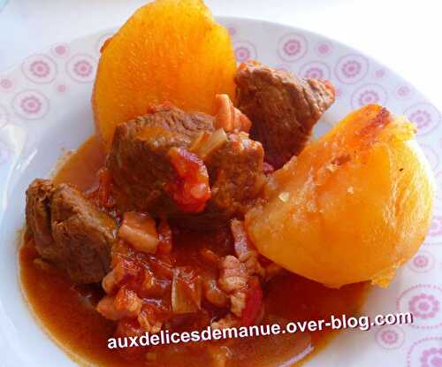 Bœuf et pommes de terre à la tomate