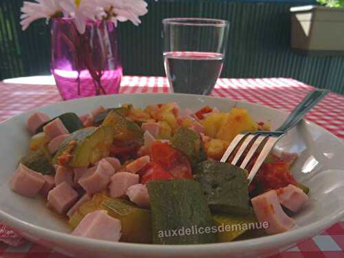 Courgettes aux tomates, jambon et oignons, sauce piquante -LIGHT- Cookéo ou pas