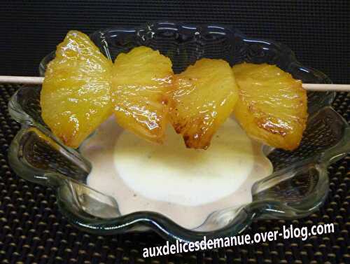 Crème carambar-vanille et sa garniture ananas