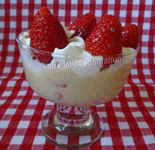 Crème vanille au lait concentré et fraises